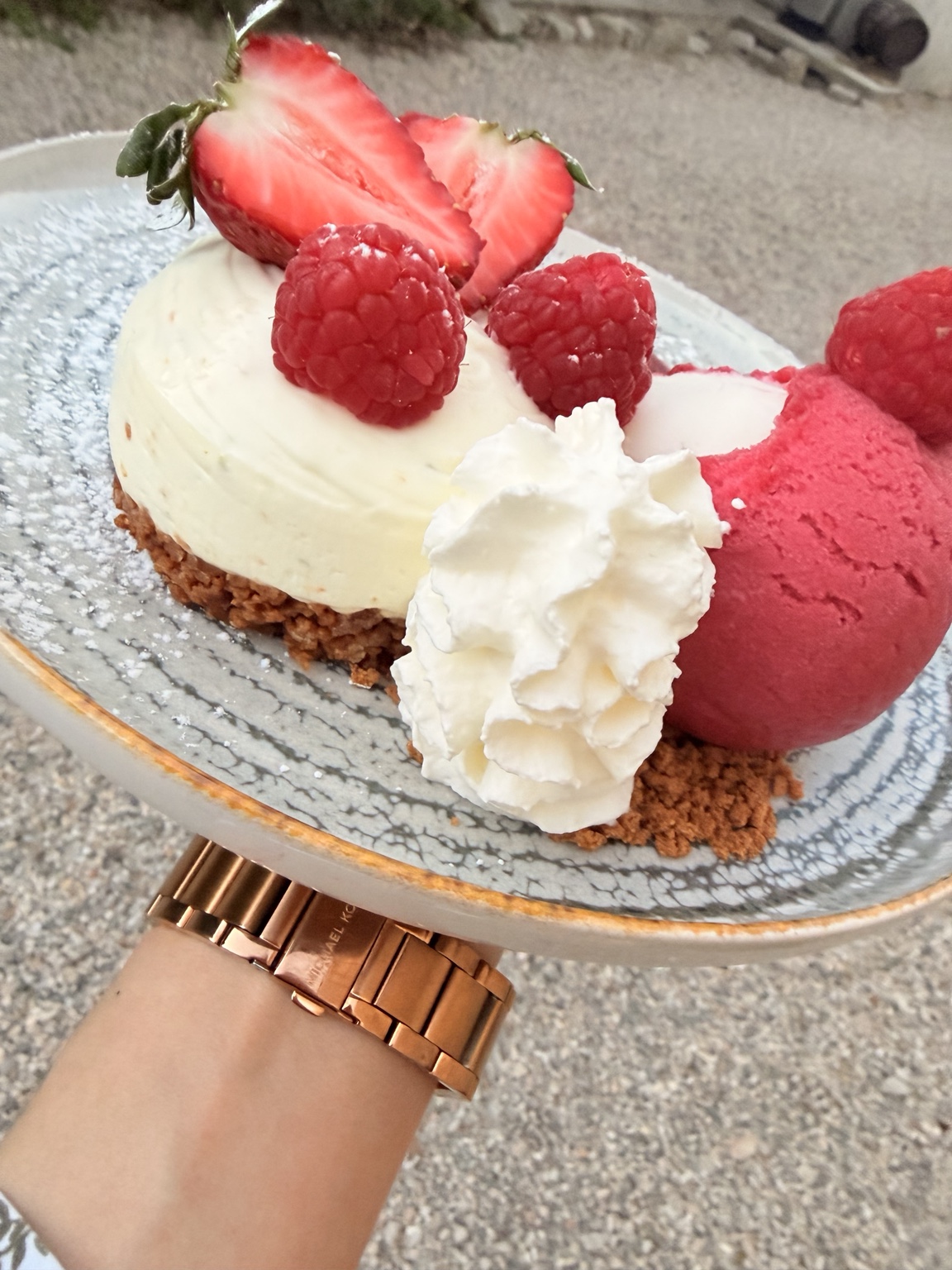Dessert aux fruits rouges